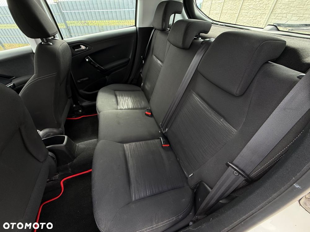 Peugeot 208 PureTech 82 Start & Stop Allure - 7