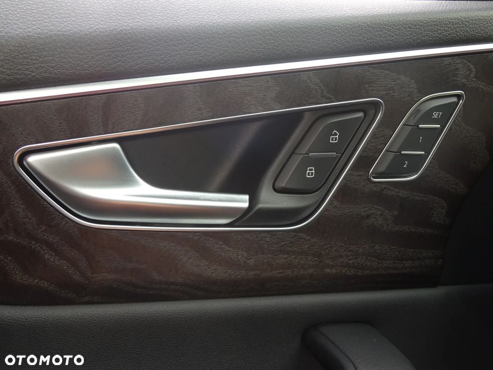 Audi Q8 SUV TFSI quattro 250 kW tiptronic S line business - 17