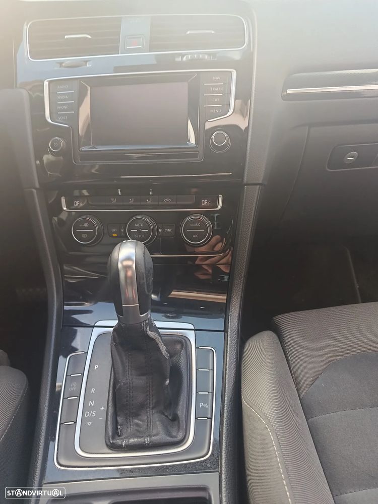 VW Golf 1.6 TDi DPF DSG Highline - 8
