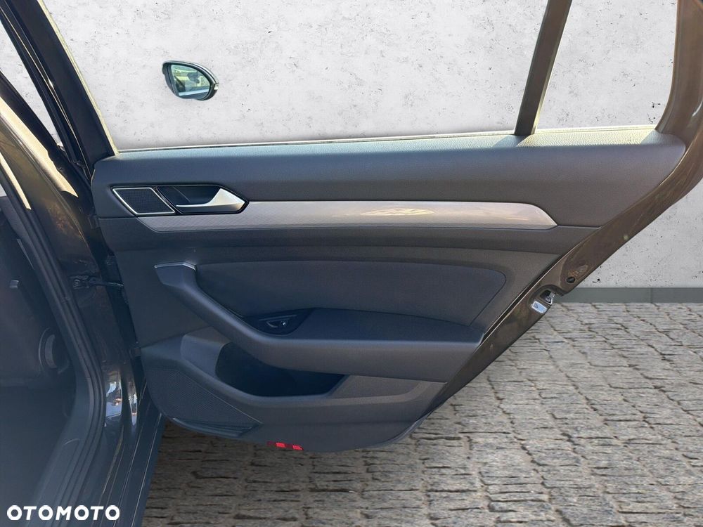 Volkswagen Passat - 38