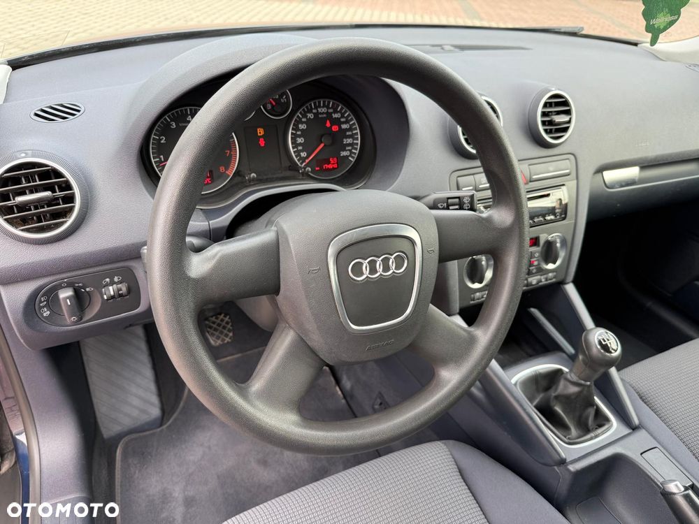 Audi A3 Sportback 1.6 FSI Ambiente - 21