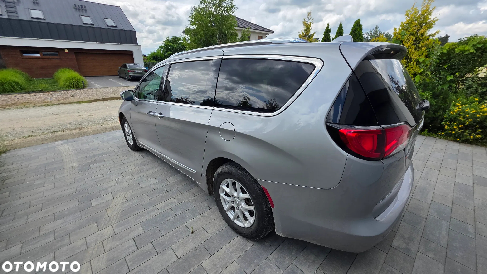 Chrysler Pacifica - 3
