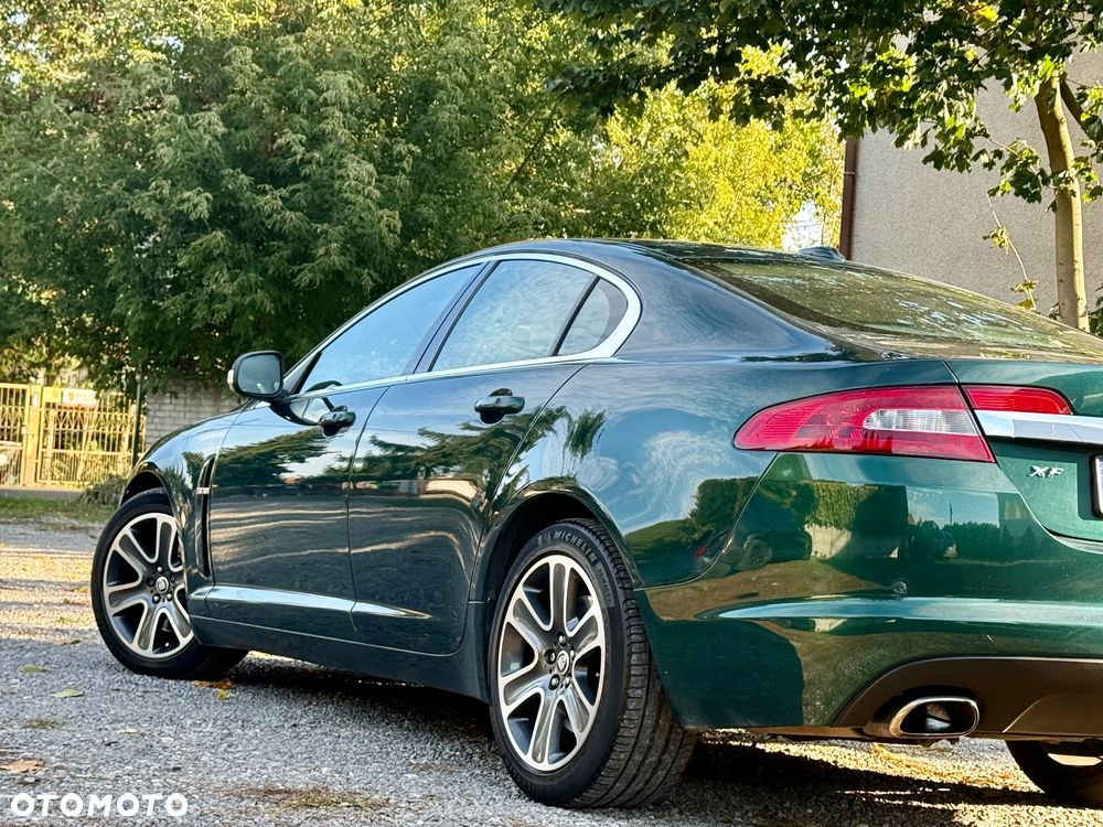 Jaguar XF - 11