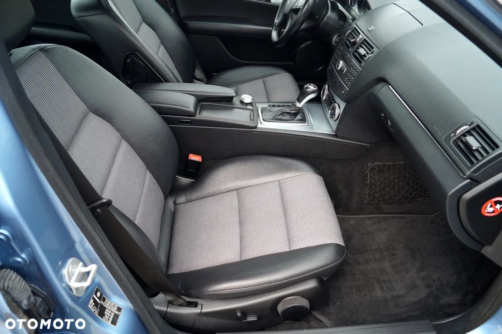 Mercedes-Benz Klasa C 180 CGI Automatik BlueEFFICIENCY Avantgarde - 22
