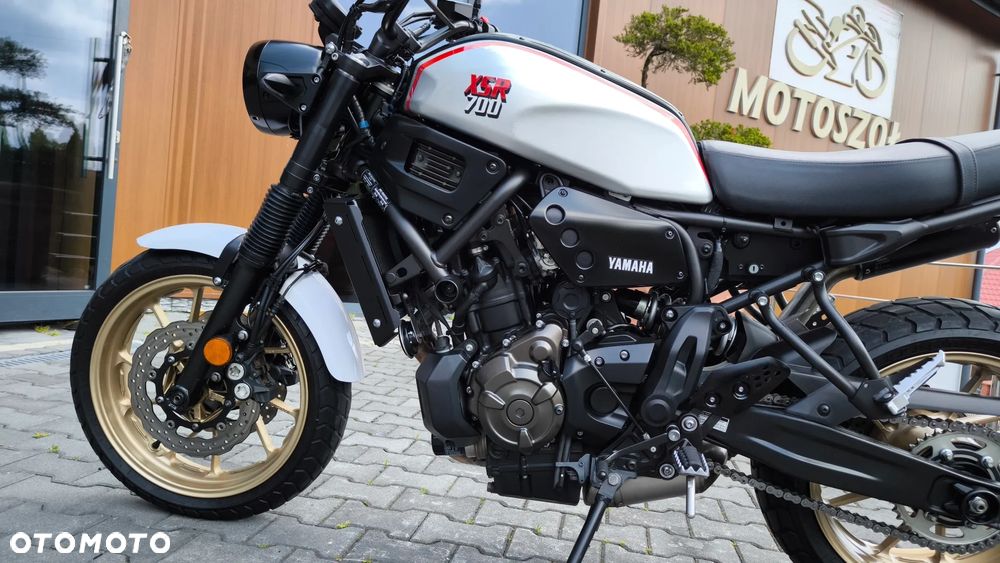 Yamaha XSR - 12