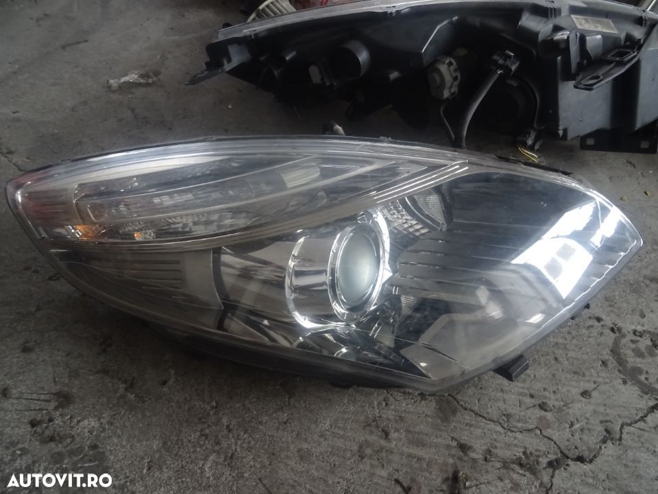Vand Far Dreapta cu Xenon Renault Scenic 3 volan pe stanga din 2011 cod:260600027r - 1