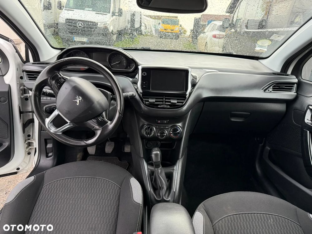 Peugeot 208 - 13