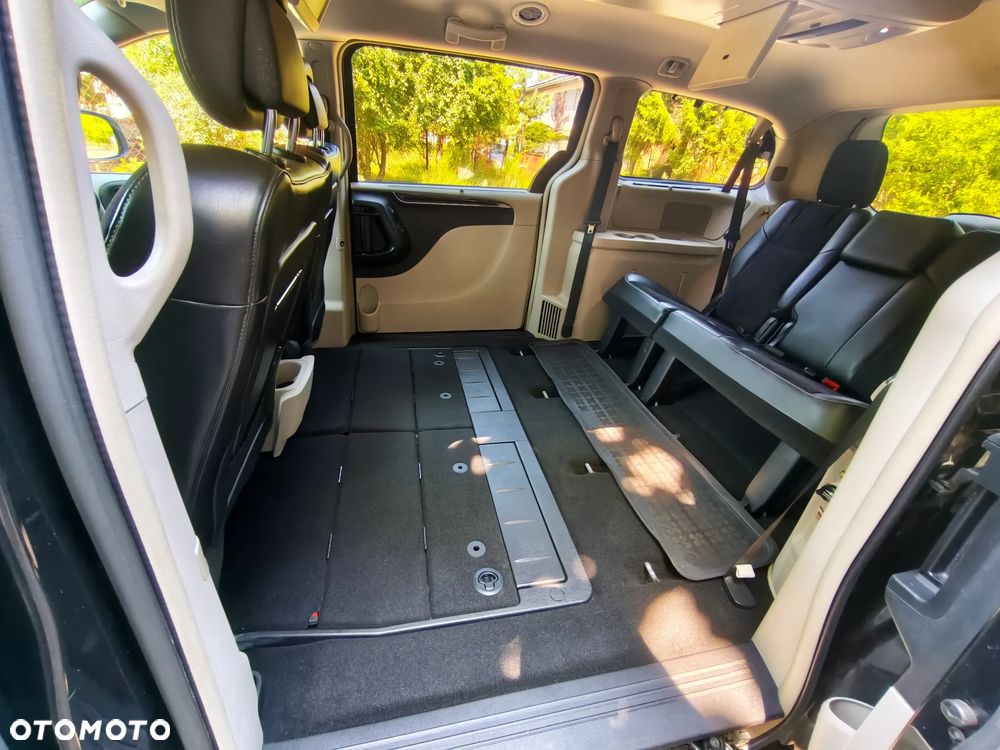 Lancia Voyager 3.6 Platinum - 14