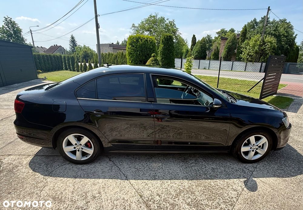 Volkswagen Jetta - 3