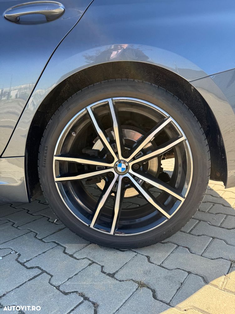 BMW Seria 3 320i xDrive AT - 9
