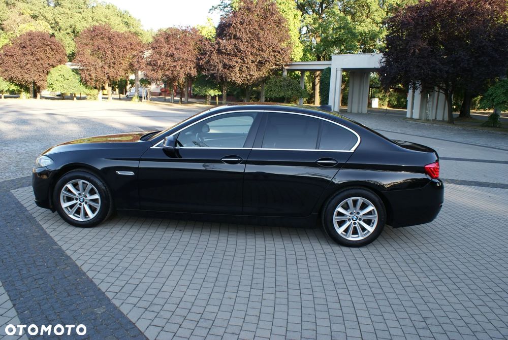 BMW Seria 5 528i Sport-Aut Luxury Line - 2