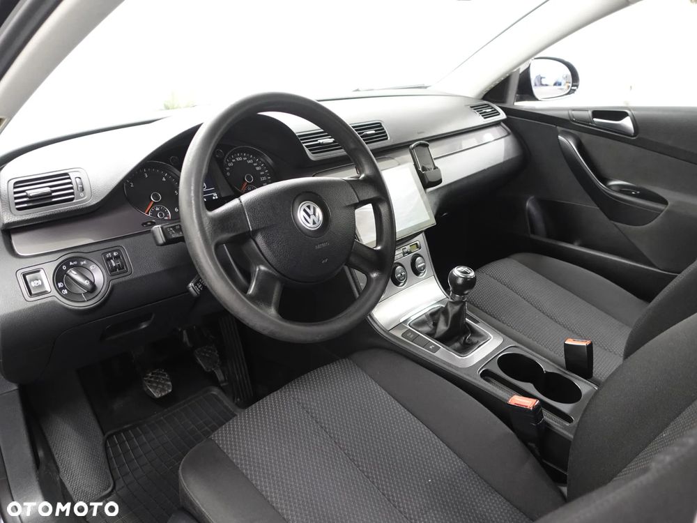 Volkswagen Passat - 18