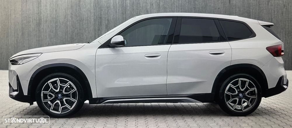 BMW iX1 xDrive30 xLine - 3