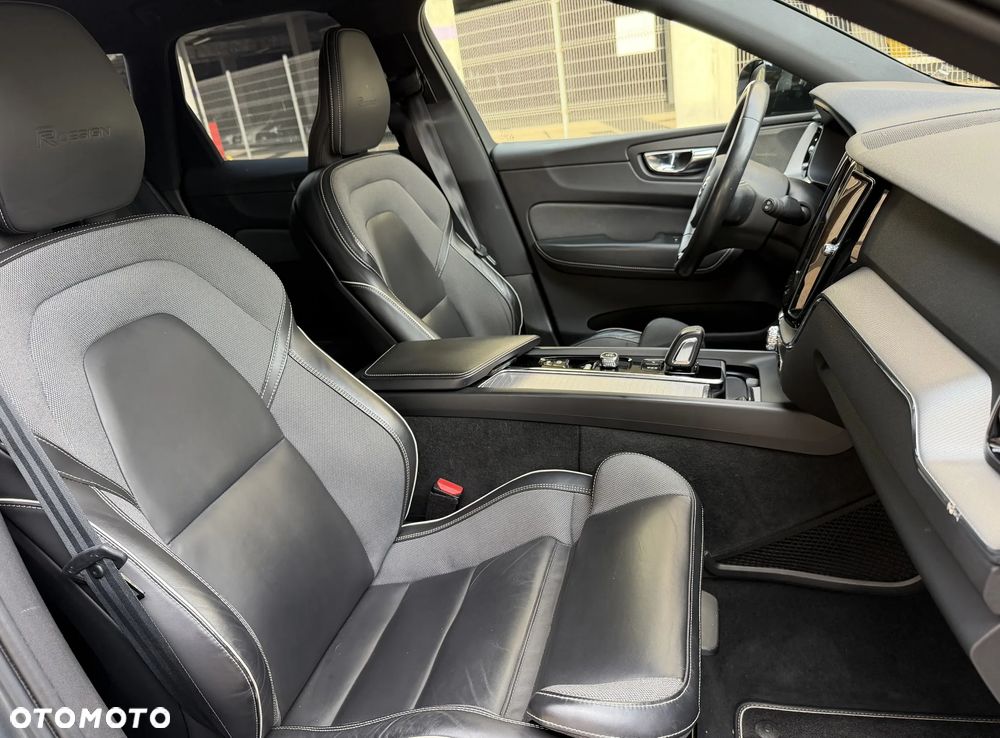 Volvo XC 60 B4 D AWD R-Design - 23