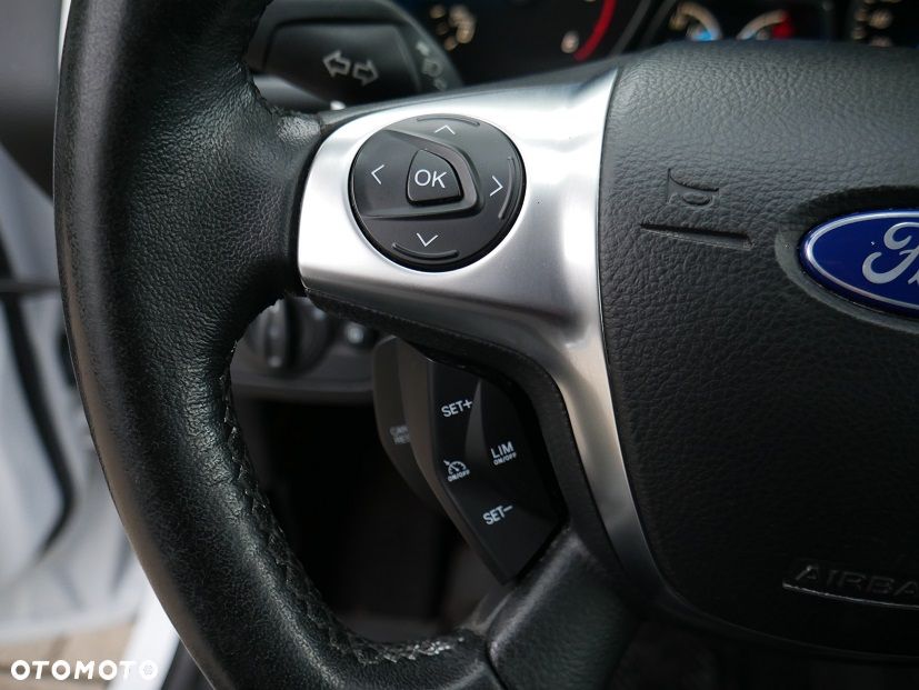 Ford Kuga - 23