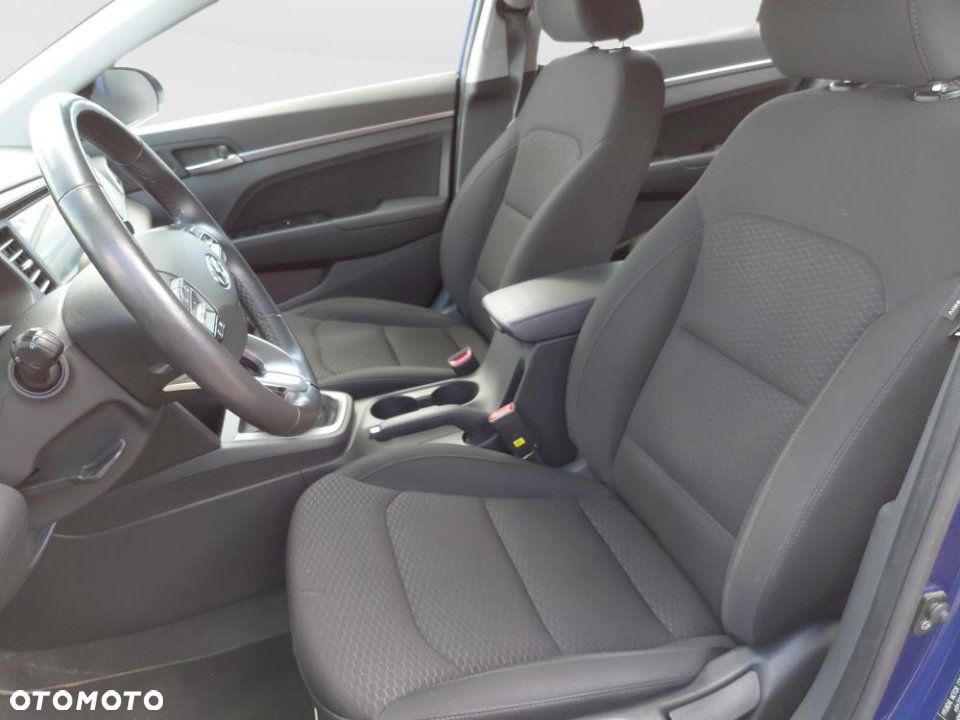 Hyundai Elantra - 26