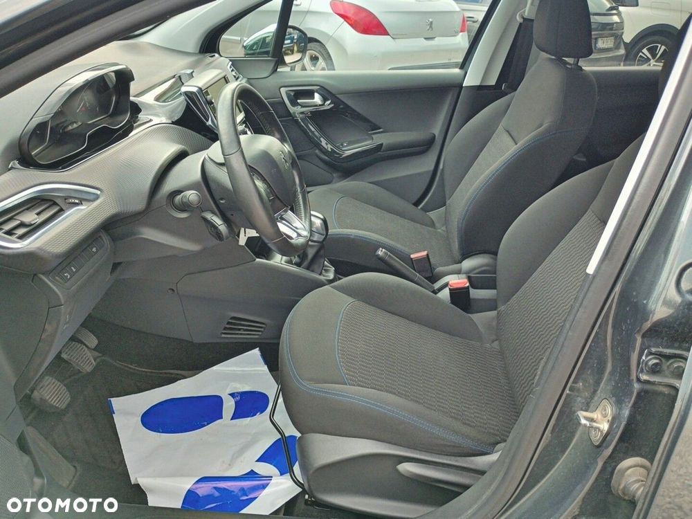 Peugeot 208 1.2 PureTech Style - 10