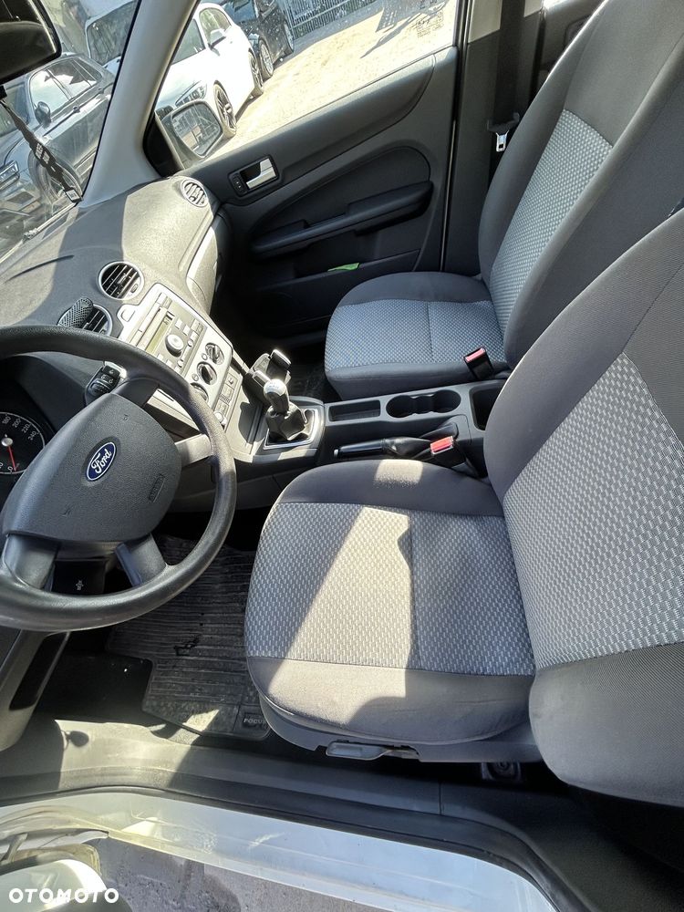 Ford Focus 1.6 TDCi Ambiente - 6