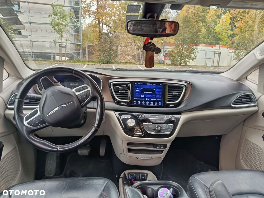Chrysler Pacifica - 8