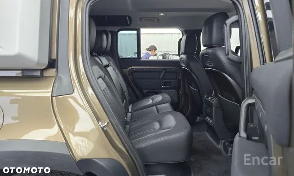 Land Rover Defender - 17