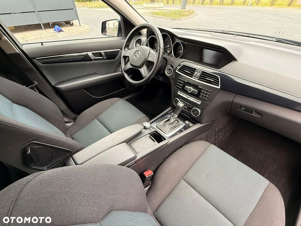 Mercedes-Benz Klasa C 180 BlueEFFICIENCY 7G-TRONIC Elegance - 13