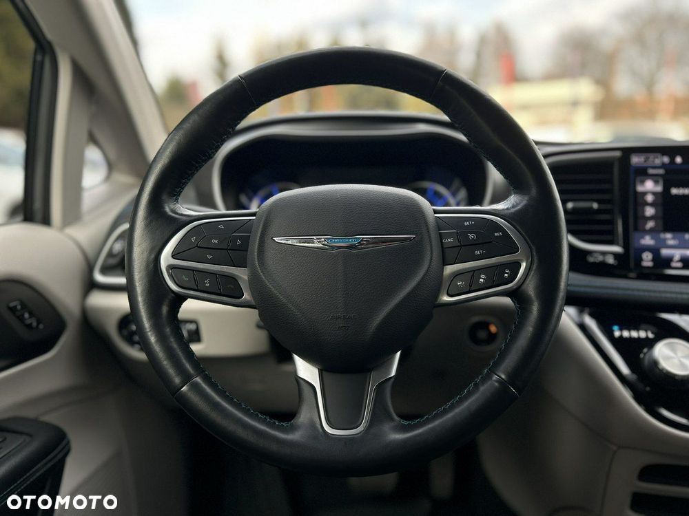 Chrysler Pacifica - 17