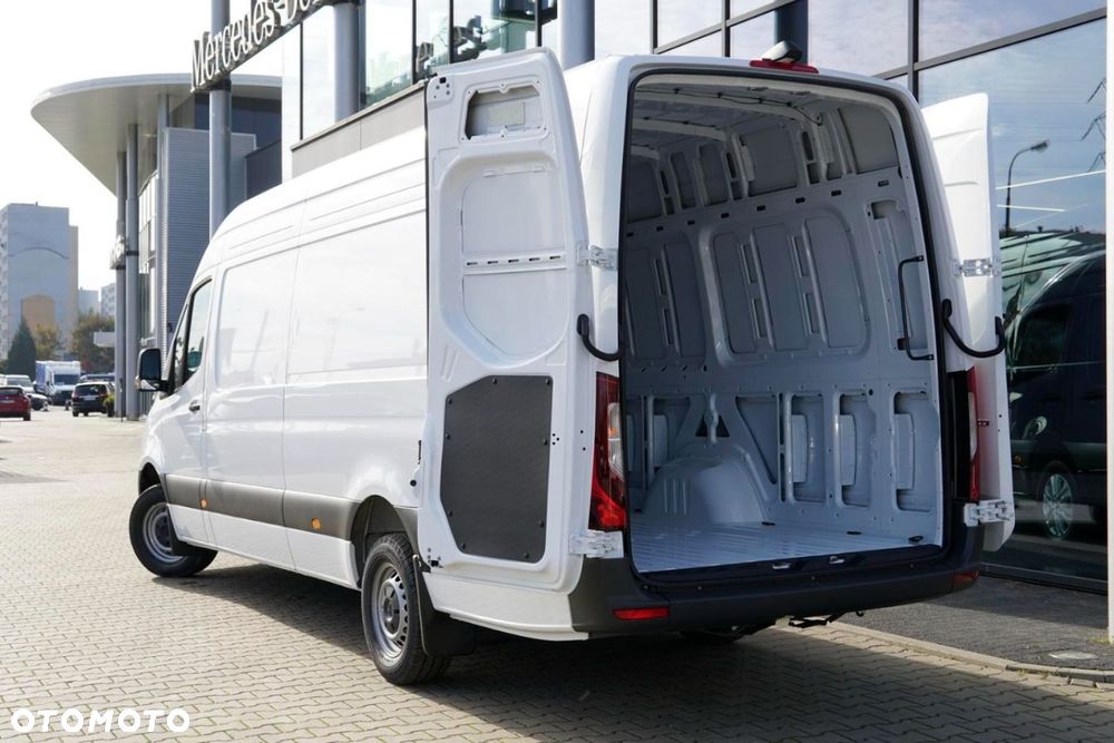 Mercedes-Benz Sprinter - 4