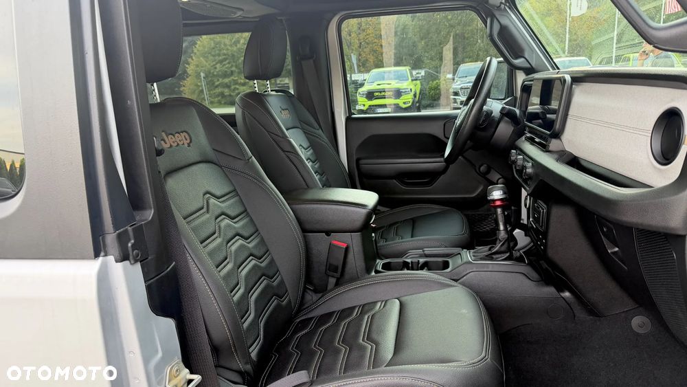 Jeep Wrangler - 24