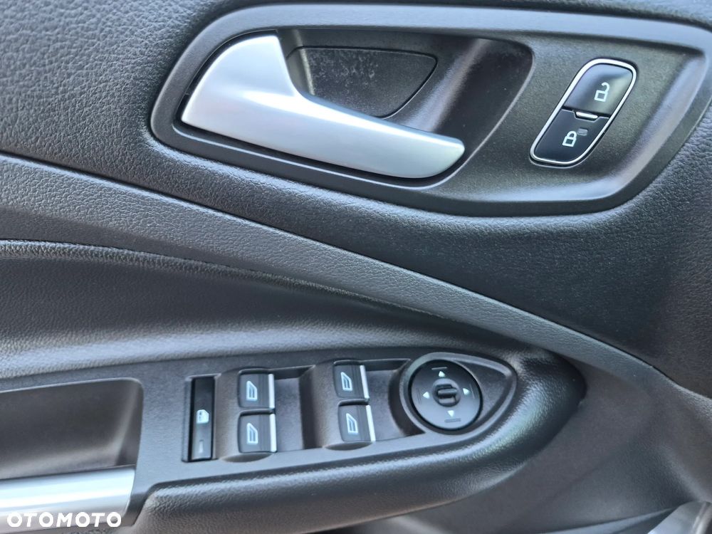 Ford Kuga 1.5 EcoBoost 2x4 ST-Line - 23