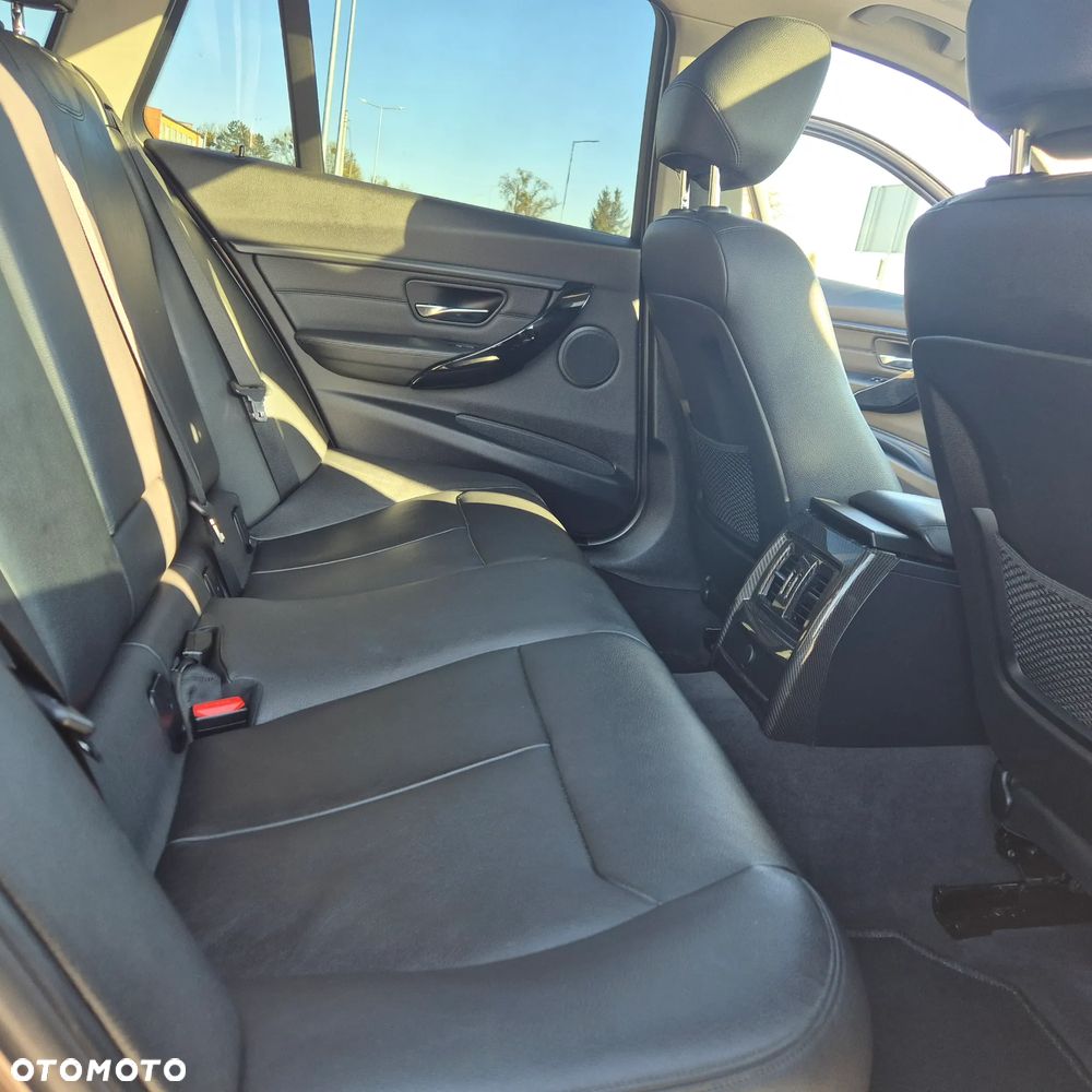 BMW Seria 3 320d xDrive - 16