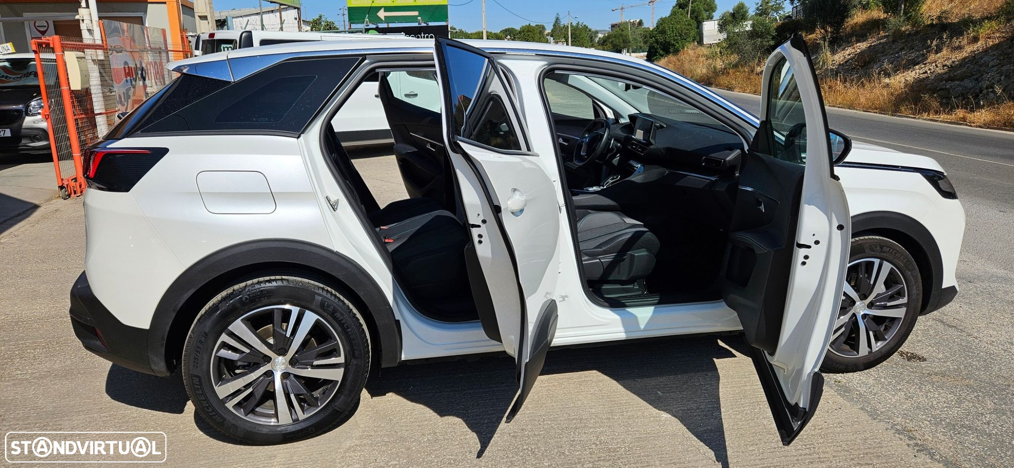 Peugeot 3008 1.6 Hybrid Allure e-EAT8 - 2