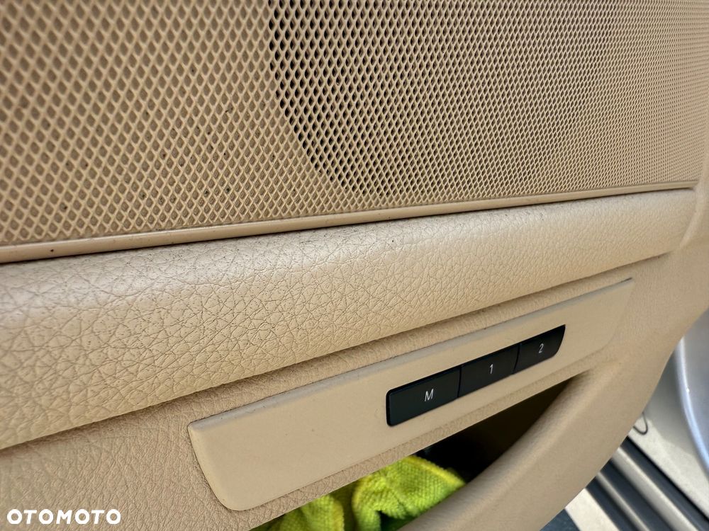 BMW Seria 5 528i xDrive Sport-Aut Luxury Line - 29