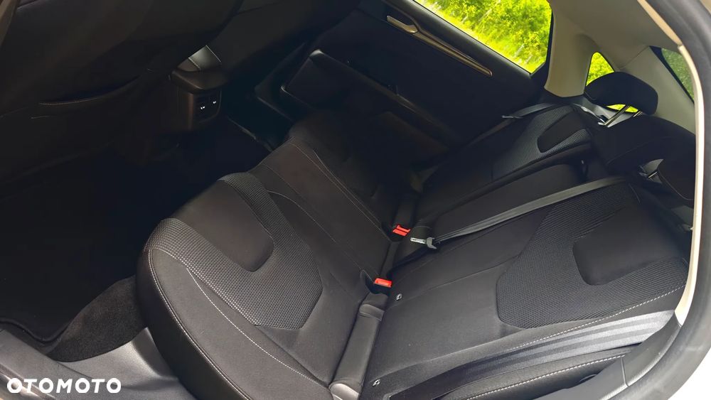 Ford Mondeo 2.0 Hybrid Titanium - 18