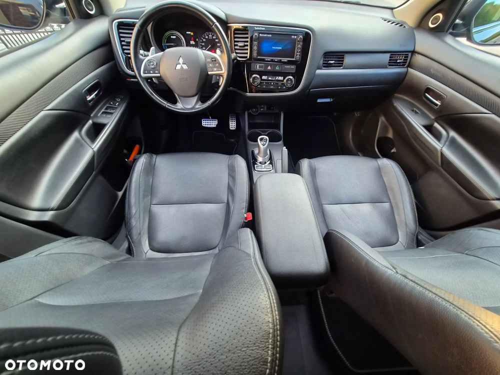 Mitsubishi Outlander - 32