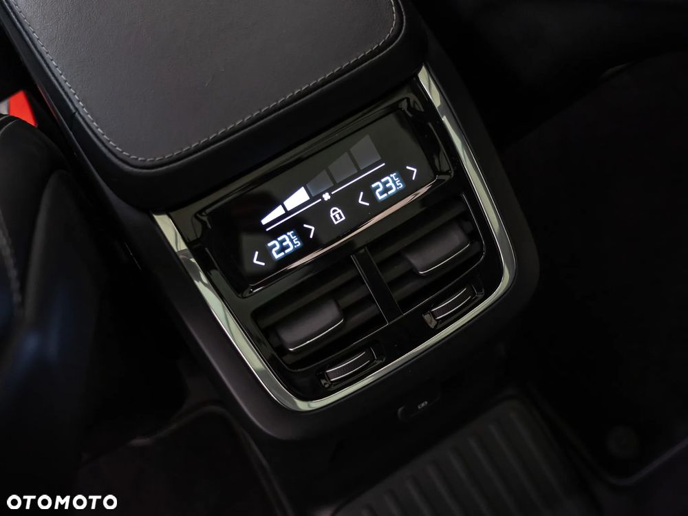 Volvo XC 90 T8 AWD Plug-In Hybrid Inscription 7os - 38