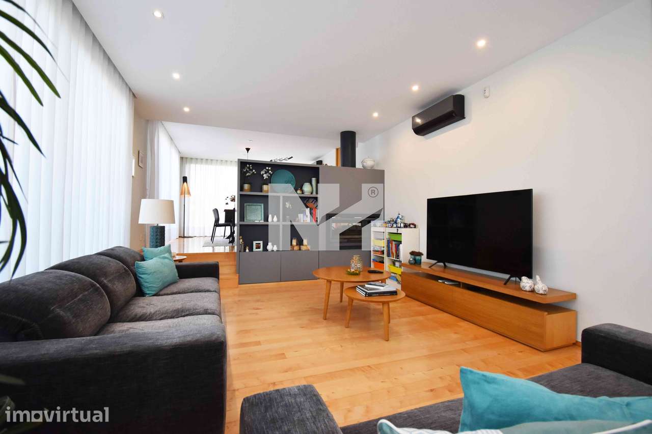 Moradia T4 | 4 Suites | Jardim | Centro | Maia - Grande imagem: 3/49