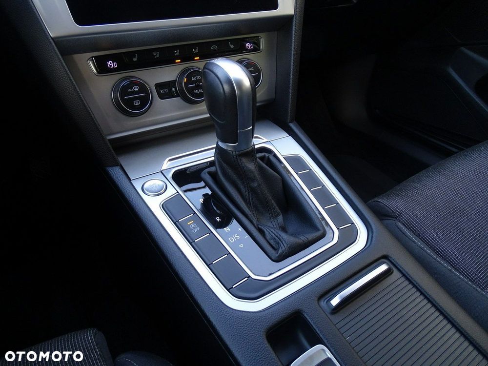 Volkswagen Passat - 37