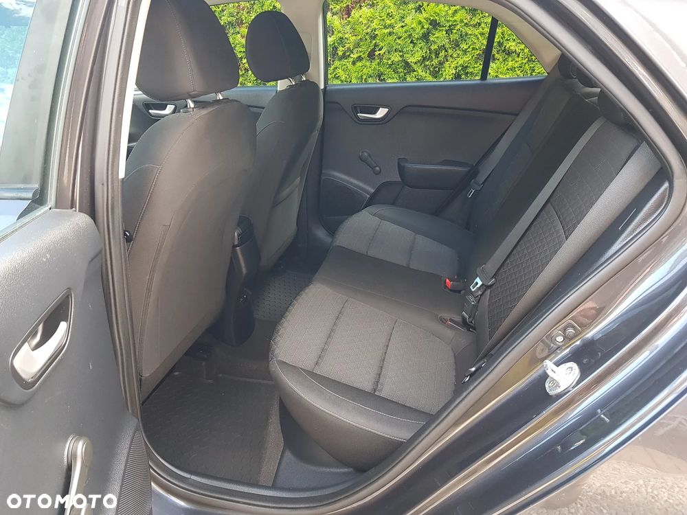 Kia Rio - 22