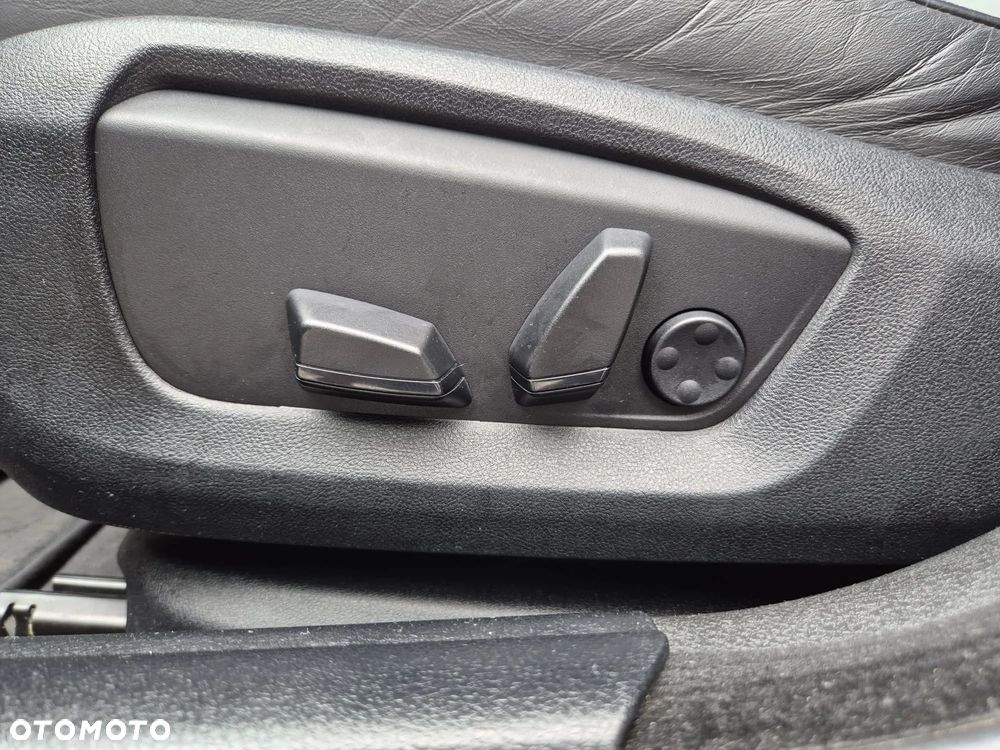 BMW Seria 5 525d - 23