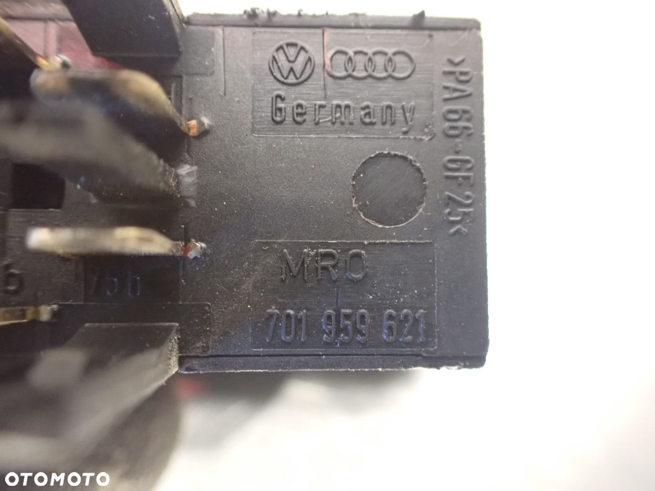 PRZEŁĄCZNIK PODGRZEWANIA SZYBY VOLKSWAGEN T4 2.4 D 701959621 - 6