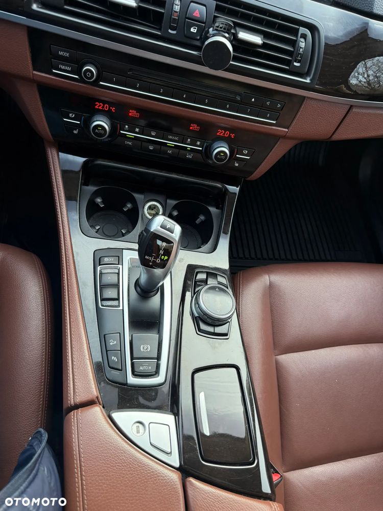 BMW Seria 5 528i xDrive - 18
