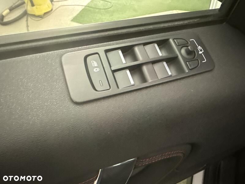 Land Rover Discovery Sport 2.0 P200 mHEV R-Dynamic S - 12