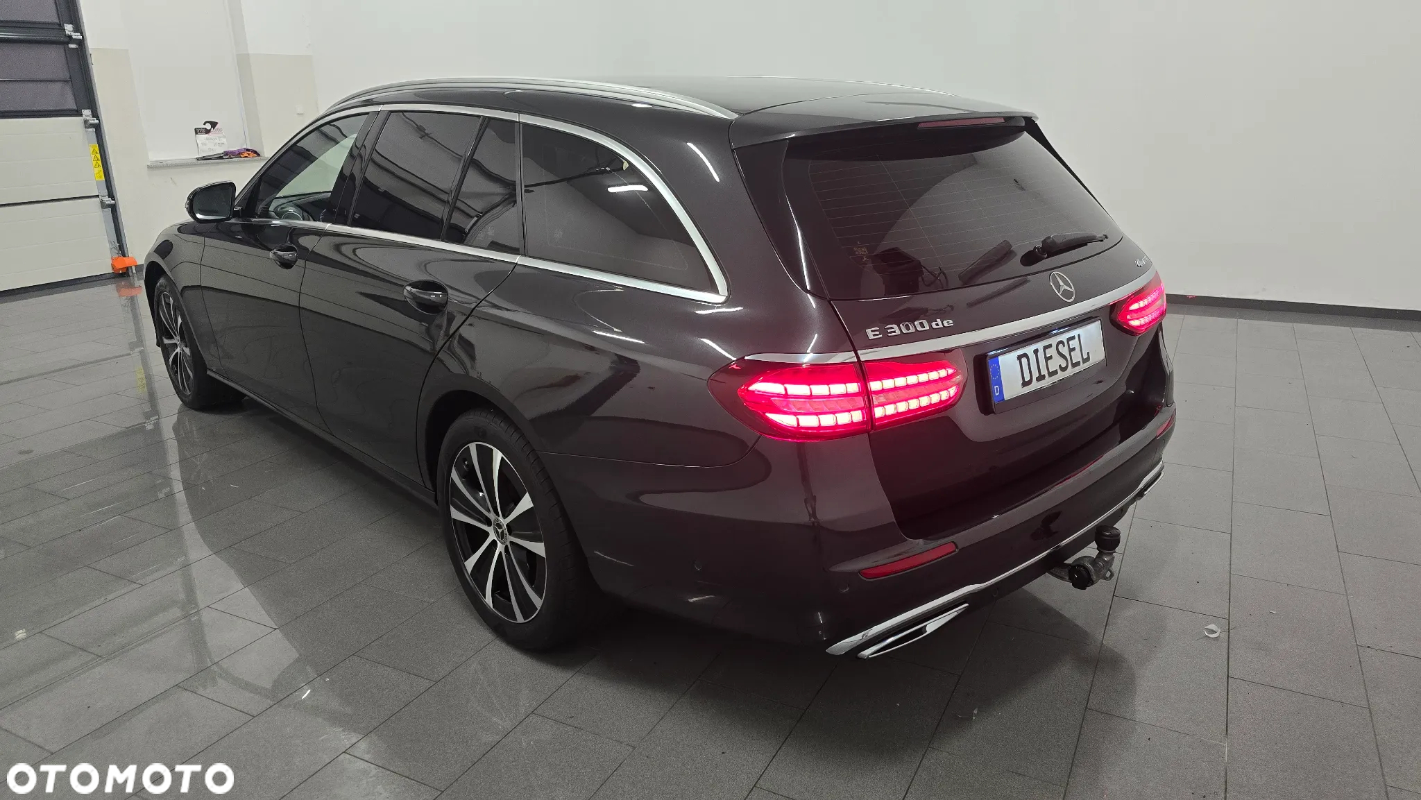 Mercedes-Benz Klasa E 300 de 4Matic T 9G-TRONIC Exclusive - 4