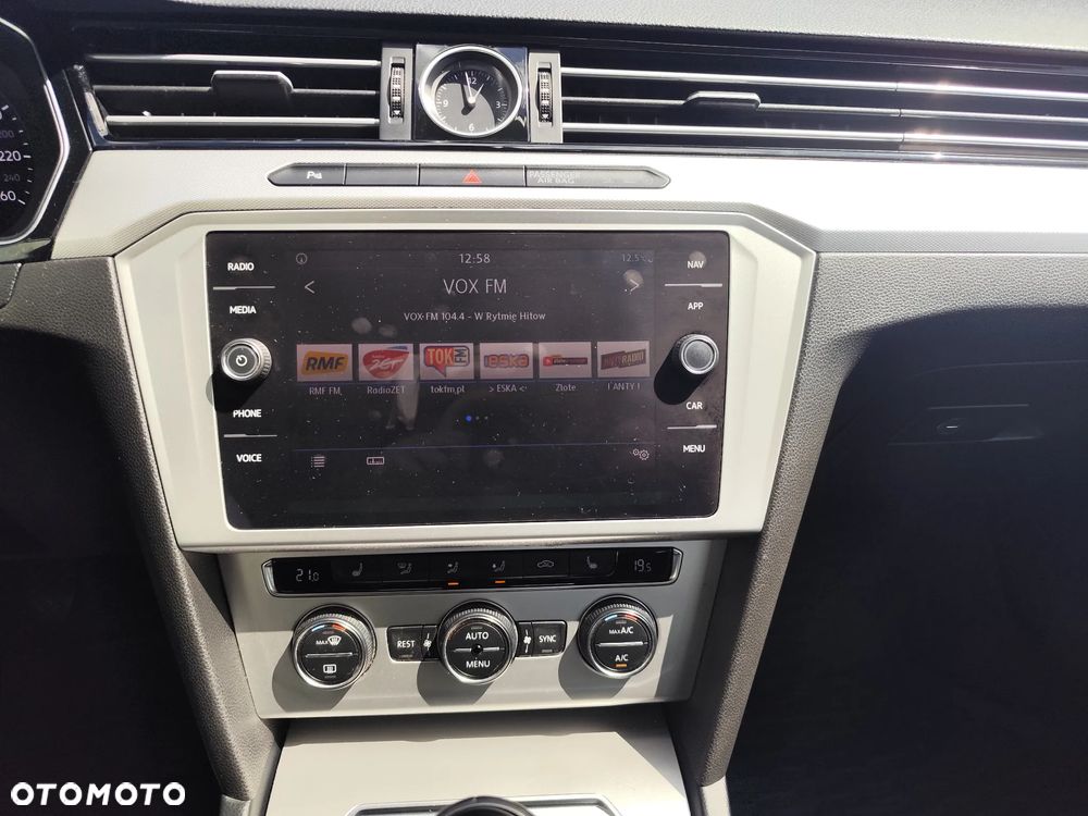 Volkswagen Passat 1.4 TSI BMT Comfortline - 22