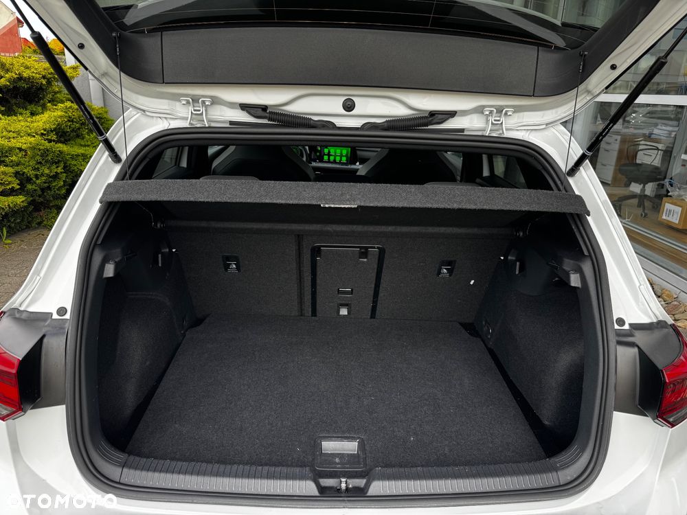 Volkswagen Golf 1.5 eTSI mHEV R-Line DSG - 24
