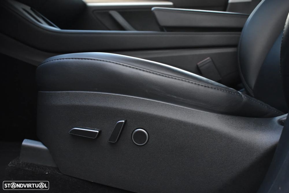 Tesla Model Y Performance Dual Motor AWD - 27