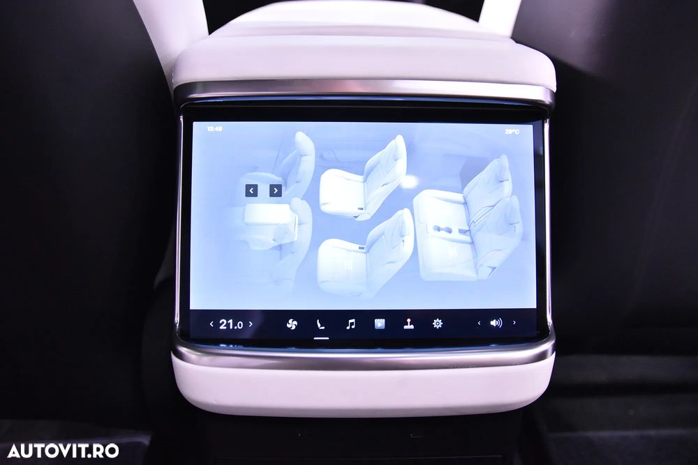 Tesla Model X - 23