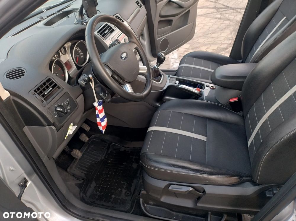 Ford Kuga 2.0 TDCi 4x4 Titanium - 28
