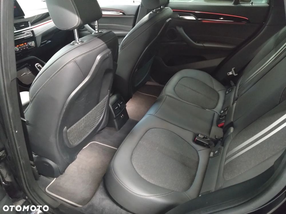 BMW X1 xDrive20i Sport Line - 16