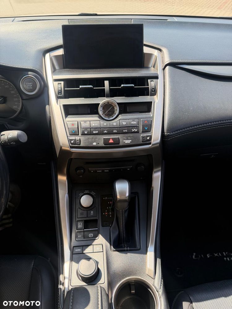 Lexus NX 200t Comfort AWD - 14